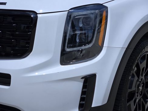 Used 2022 Kia Telluride EX w/ EX Premium Package AWD/4WD image 11