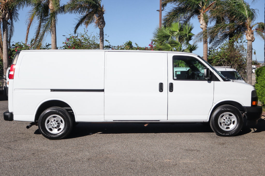 Used 2020 Chevrolet Express 3500 Extended w/ Driver Convenience Package RWD image 10