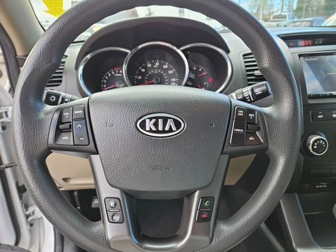 Used 2011 Kia Sorento LX image 18