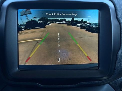 Used 2023 Jeep Renegade Latitude AWD/4WD image 18