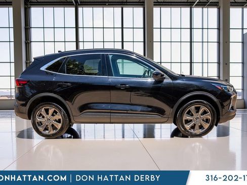 Used 2023 Ford Escape Platinum AWD/4WD image 36