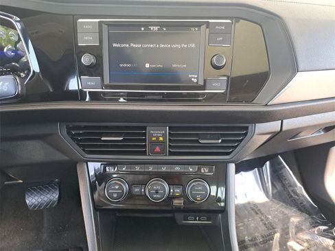 Used 2023 Volkswagen Jetta SE w/ Panoramic Sunroof Package image 20