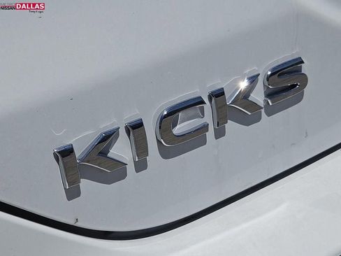 New 2025 Nissan Kicks Play S image 9