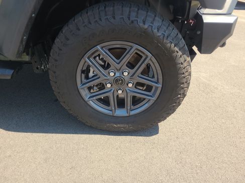 Used 2025 Jeep Wrangler Sport AWD/4WD image 12