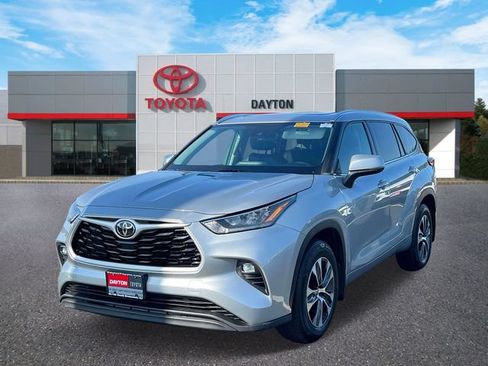 Used 2020 Toyota Highlander XLE AWD/4WD image 2