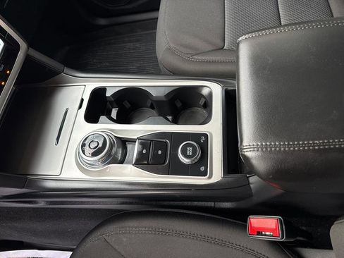 Used 2022 Ford Explorer XLT image 28
