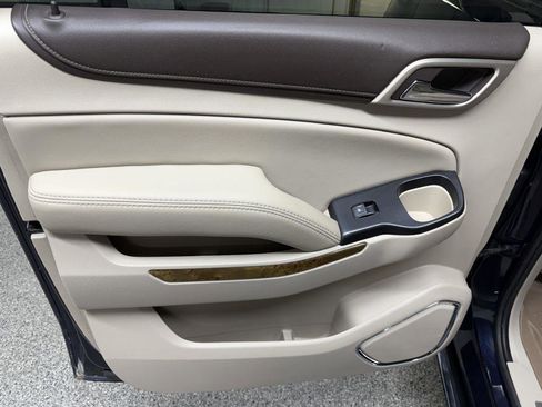 Used 2017 GMC Yukon XL Denali AWD/4WD image 34