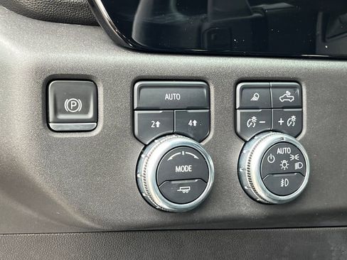 Used 2023 GMC Sierra 1500 SLT w/ SLT Convenience Package AWD/4WD image 28