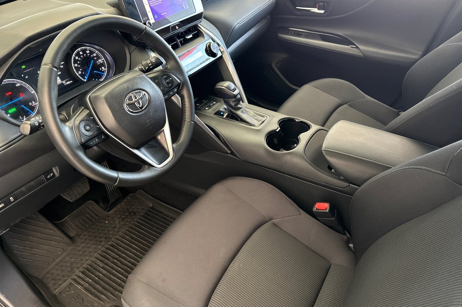 Used 2024 Toyota Venza LE AWD/4WD image 9