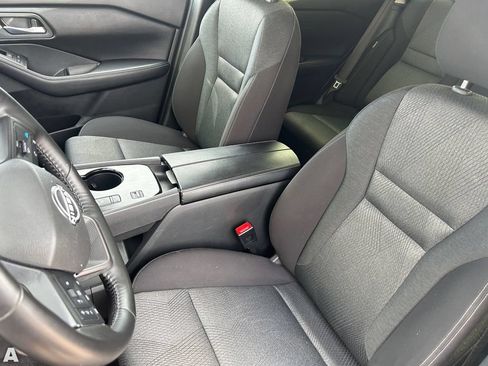Used 2025 Nissan Rogue SV FWD image 18