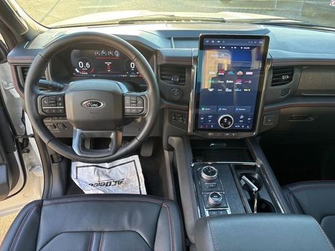 Used 2024 Ford Expedition Limited image 14
