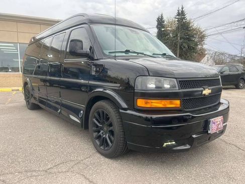 Used 2019 Chevrolet Express 2500 Extended w/ Enhanced Convenience Package RWD image 3