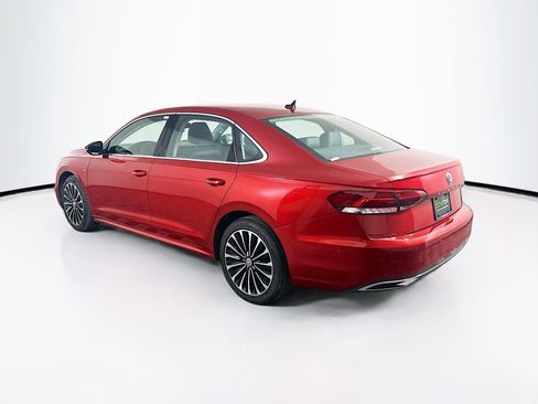 Used 2022 Volkswagen Passat 2.0T image 5