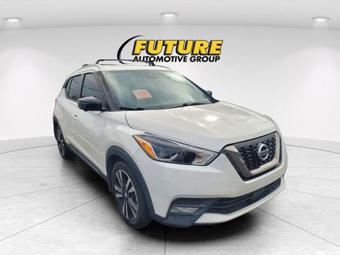 Used 2020 Nissan Kicks SR w/ Exterior Package FWD image 1