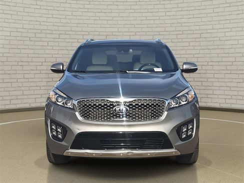 Used 2017 Kia Sorento SX image 2