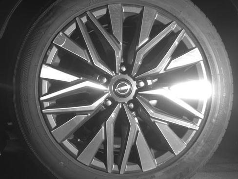 Used 2025 Nissan Altima 2.5 SV FWD image 14