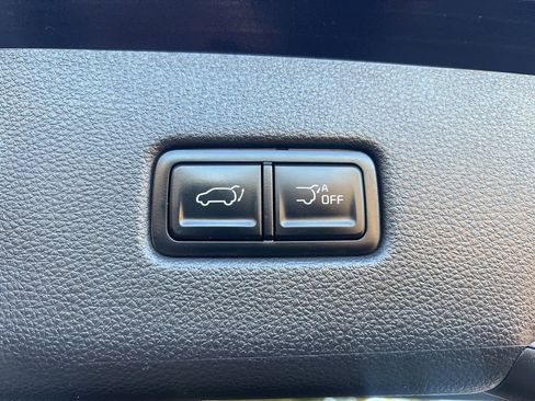 Certified 2025 Kia Carnival EX image 28