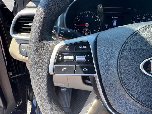 Used 2020 Kia Sorento LX FWD image 23