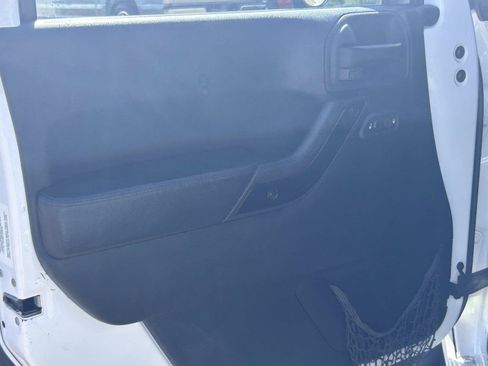 Used 2014 Jeep Wrangler Unlimited Sahara AWD/4WD image 14