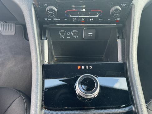 Used 2024 Jeep Grand Cherokee Laredo RWD image 29