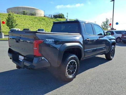 Used 2025 Toyota Tacoma TRD Off-Road AWD/4WD image 6