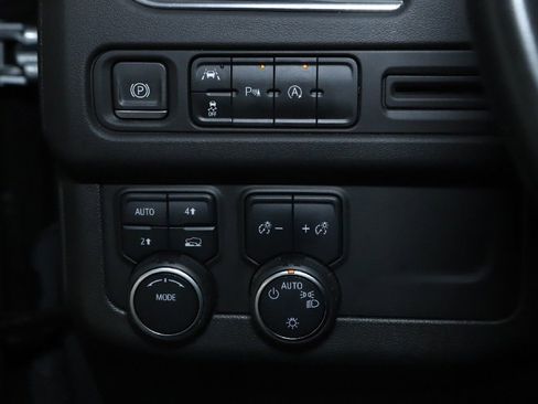 Used 2023 Chevrolet Suburban LT image 25