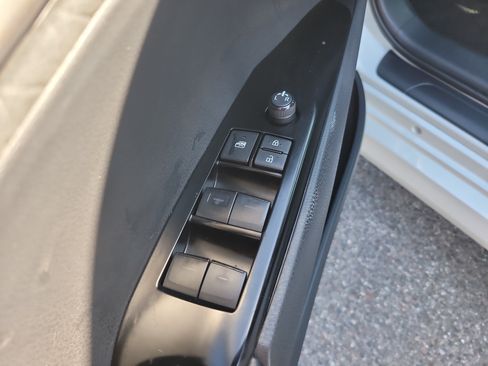 Used 2025 Toyota Camry XLE FWD image 16