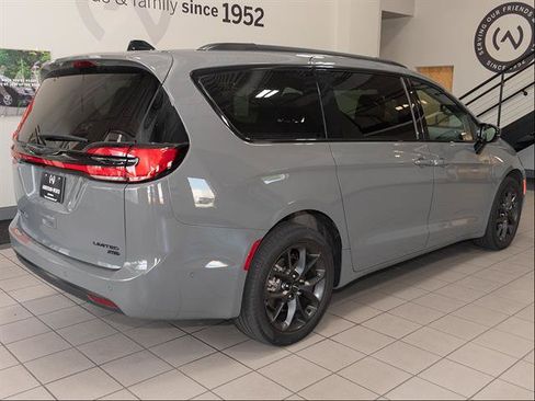 Used 2023 Chrysler Pacifica Limited w/ S Appearance Package AWD/4WD image 25