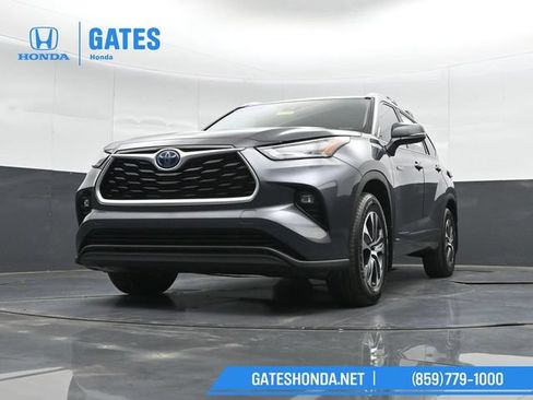 Used 2020 Toyota Highlander XLE AWD/4WD image 43