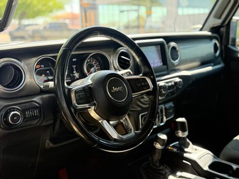 Used 2020 Jeep Wrangler Unlimited Sahara AWD/4WD image 15