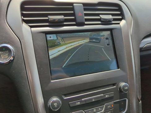 Used 2017 Ford Fusion SE w/ Fusion SE Technology Package FWD image 23