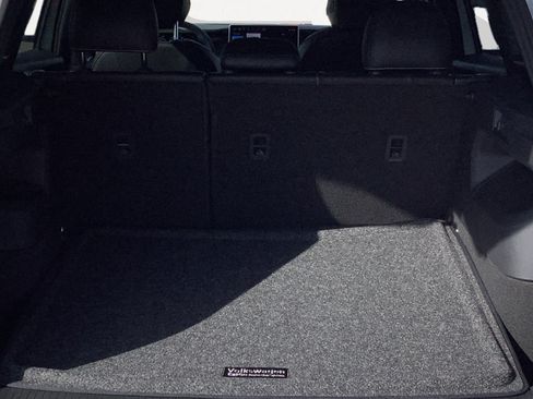 New 2026 Volkswagen Tiguan SE R-Line FWD image 28
