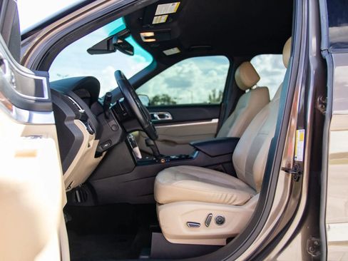 Used 2016 Ford Explorer Limited w/ Equipment Group 301A FWD image 17