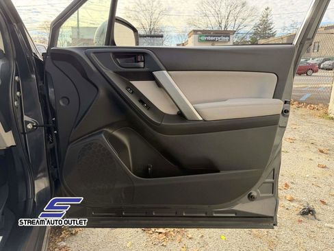 Used 2014 Subaru Forester 2.5i image 14