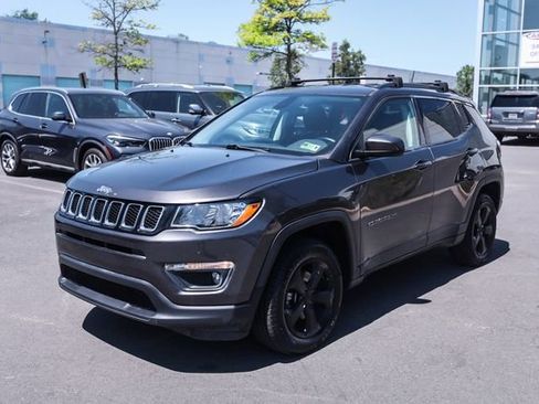 Used 2018 Jeep Compass Latitude w/ Cold Weather Group AWD/4WD image 4