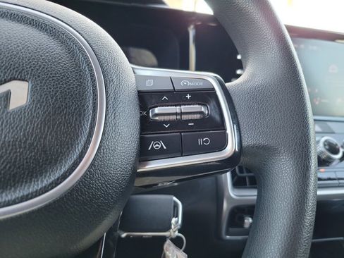 Used 2023 Kia Sorento LX image 26