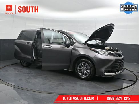 Used 2023 Toyota Sienna XLE image 64