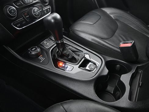 Used 2020 Jeep Cherokee Limited image 34