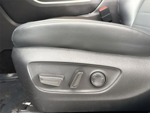 Certified 2025 Toyota Highlander XLE image 30