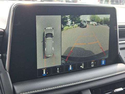 Used 2022 GMC Yukon SLT w/ SLT Premium Package image 22