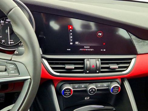 Used 2019 Alfa Romeo Giulia w/ Quick Order Package 22K Sport image 18