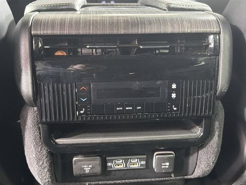 Used 2024 Jeep Wagoneer Series II AWD/4WD image 27