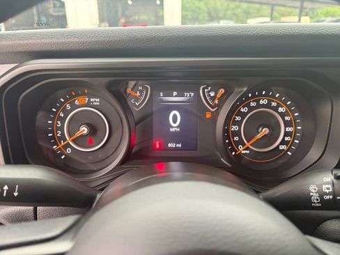 Used 2025 Jeep Wrangler Sport AWD/4WD image 9