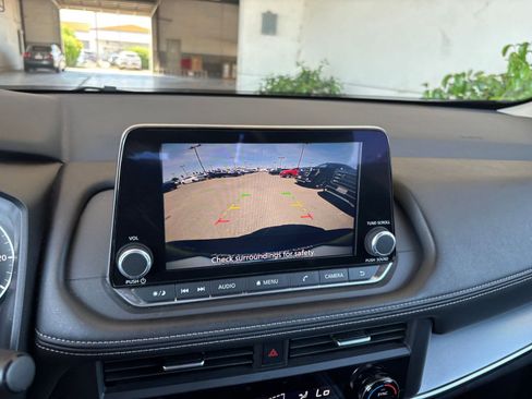 Used 2025 Nissan Rogue SV FWD image 25