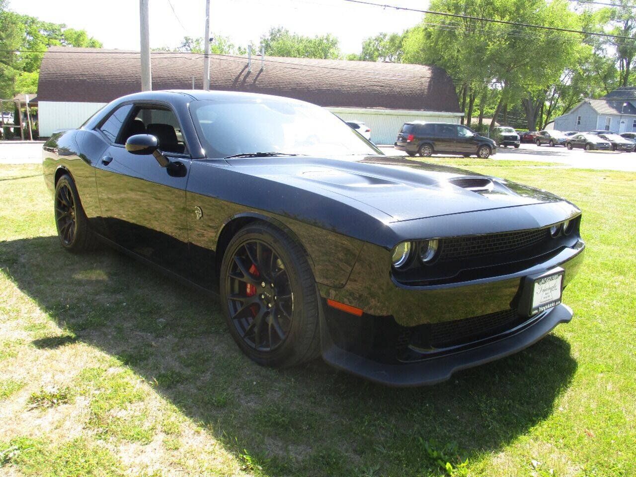 Used 2016 Dodge Challenger SRT Hellcat RWD image 3