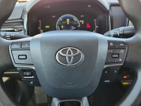 Used 2025 Toyota Camry LE image 19