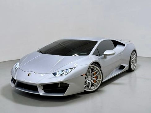 Used 2017 Lamborghini Huracan LP 580-2 RWD image 2