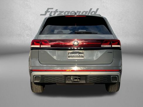 Used 2024 Volkswagen Atlas Peak Edition SE AWD/4WD image 6