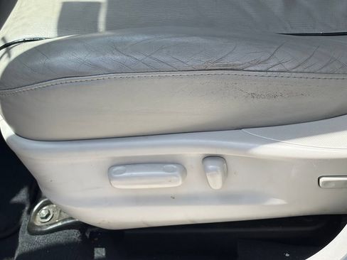 Used 2014 Toyota Venza XLE w/ XLE Premium Package FWD image 5