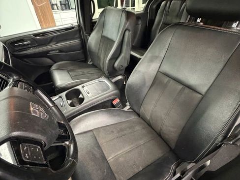 Used 2019 Dodge Grand Caravan SXT w/ Blacktop Package image 14